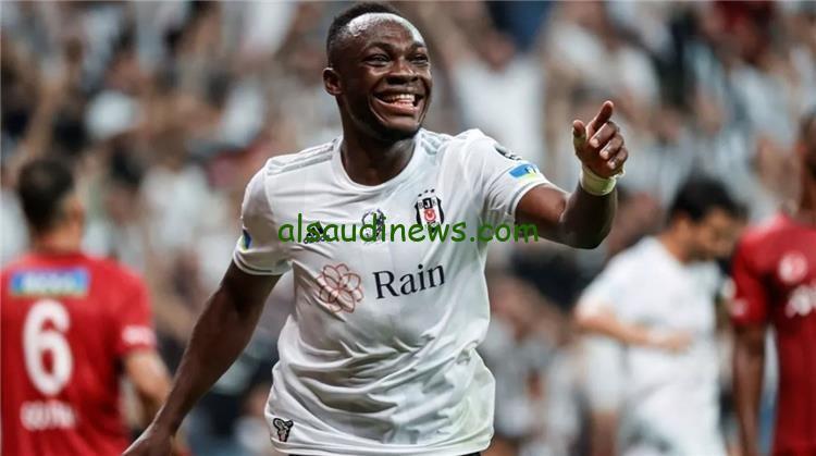 موليكا أهلاوي “رسميا” لمدة 4 سنوات