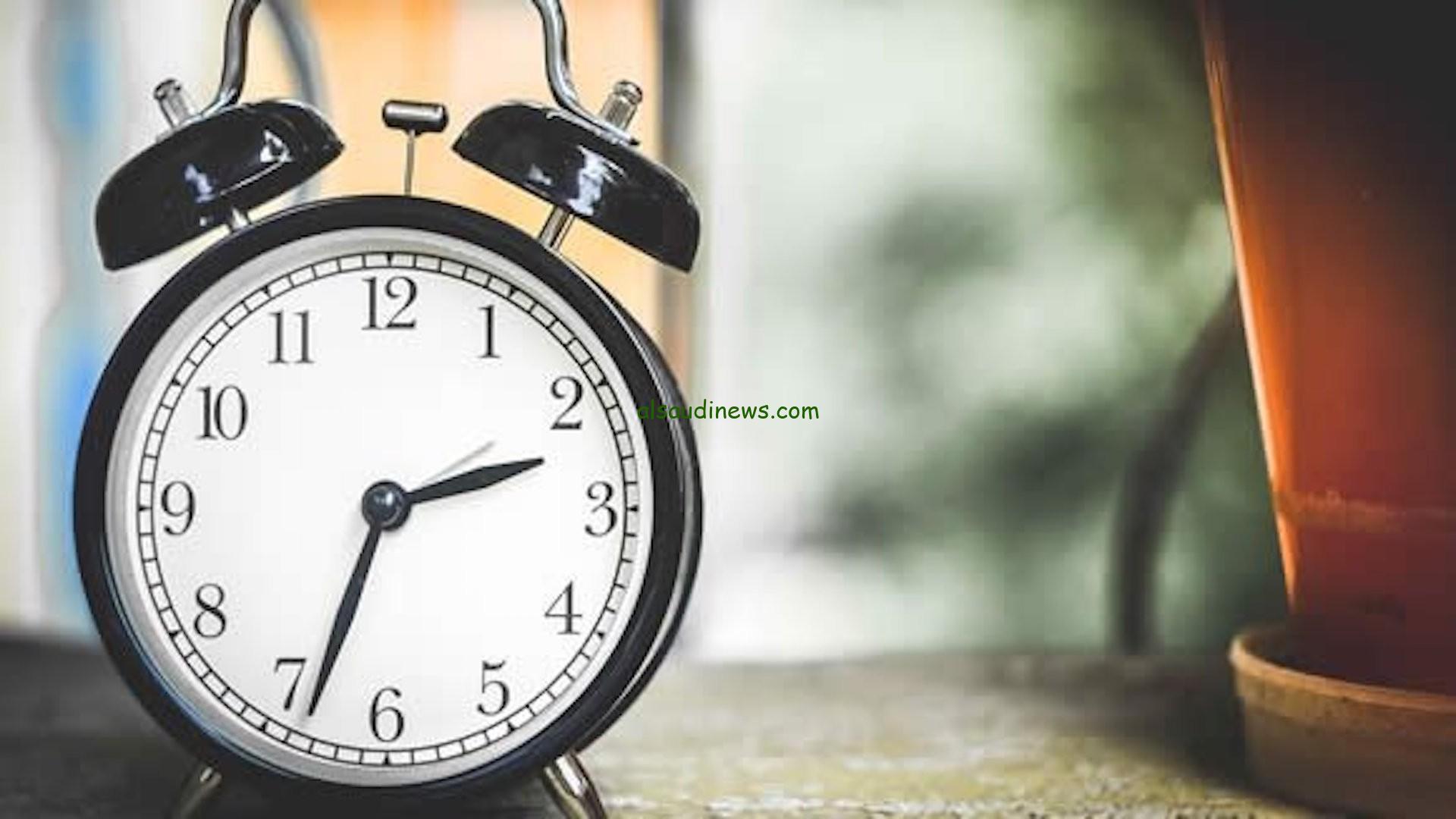موعد تغيير الساعة في مصر ٢٠٢٣.. تعرف علي موعد تطبيق التوقيت الشتوي وانتهاء التوقيت الصيفي في مصر