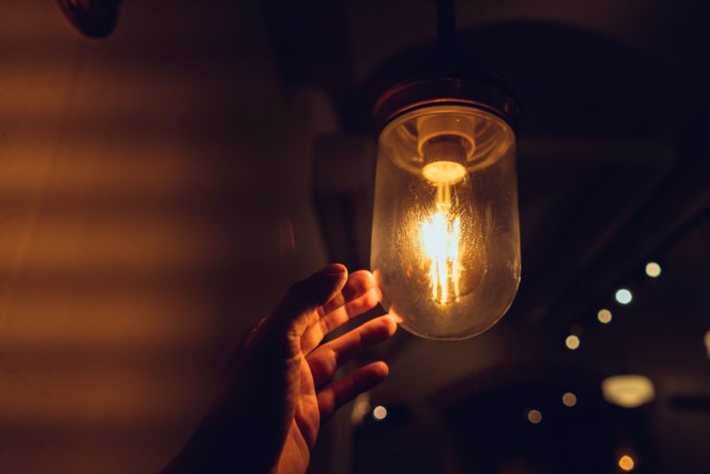 الكهربا مش هتنقط في رمضان؟ الحكومة تطمئن المواطنين وتعلن عن خطط ترشيد استهلاك الطاقة