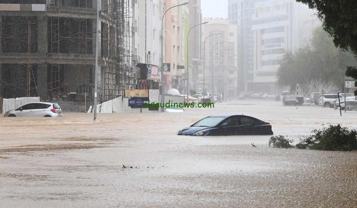 “معاناة مواطني عمان” .. فيضانات سلطنة عمان تؤدي إلى وقوع ضحايا وتجهيزات لمواجهة الفيضانات