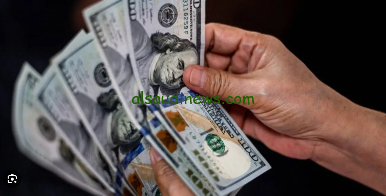 الأخضر في النــازل|  سعر الدولار أمام الجنيه يتراجع 75 قرشــاً بعد ارتفاع نقود الاحتياطي لـ1.99 تريليون جنيه