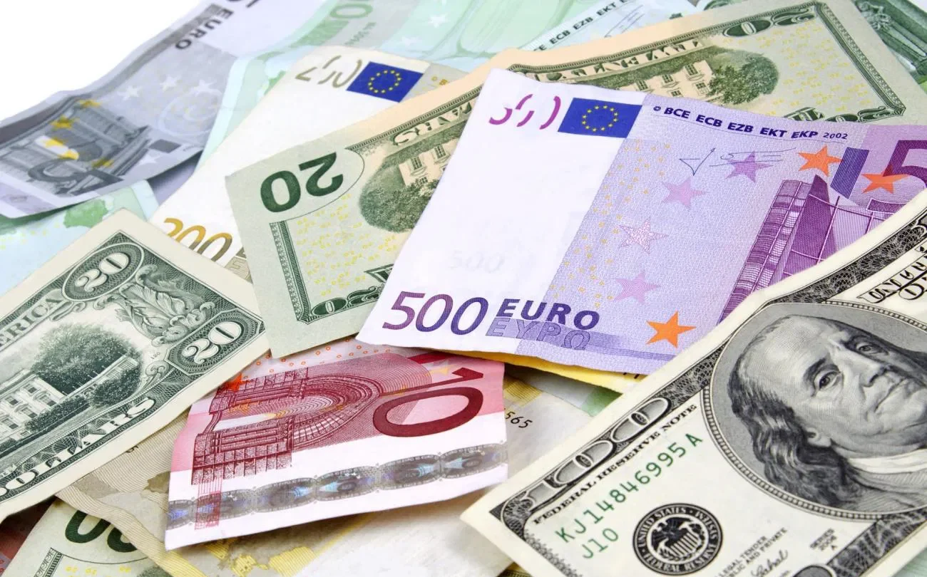 “بعد قرار تثبيت الفائدة” أسعار العملات في السوق السوداء اليوم الجمعة 25 أكتوبر 2024 وبالبنك المركزي