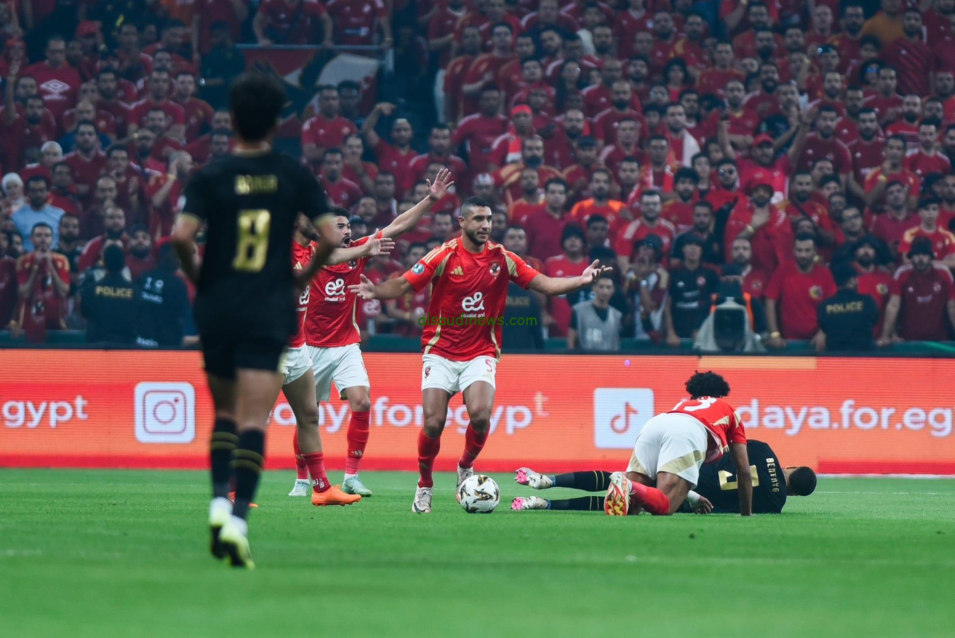 3 ترددات مجانية.. القنوات الناقلة لمباراة الأهلي والزمالك اليوم في نهائي السوبر المصري
