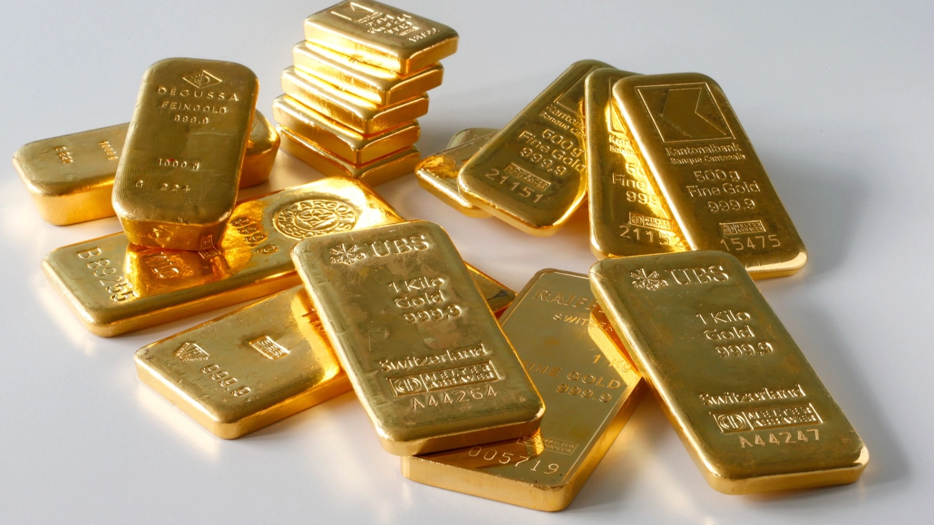 “الدهب اتجنن علي الأخر” سعر سبيكة ذهب 10 جرام btc اليوم الاحد 17 نوفمبر 2024 وأسعار السبائك في مصر