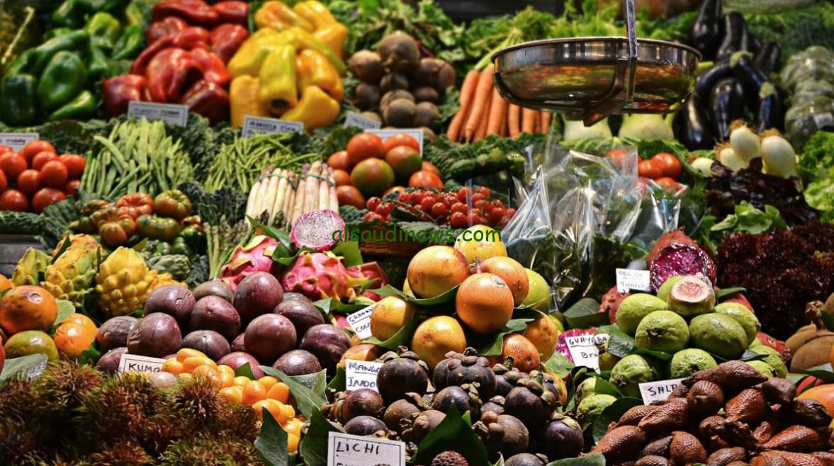 “الطماطم بكام” جدول أسعار الخضروات والفاكهة اليوم الأحد 5 يناير 2025 في الأسواق المصرية