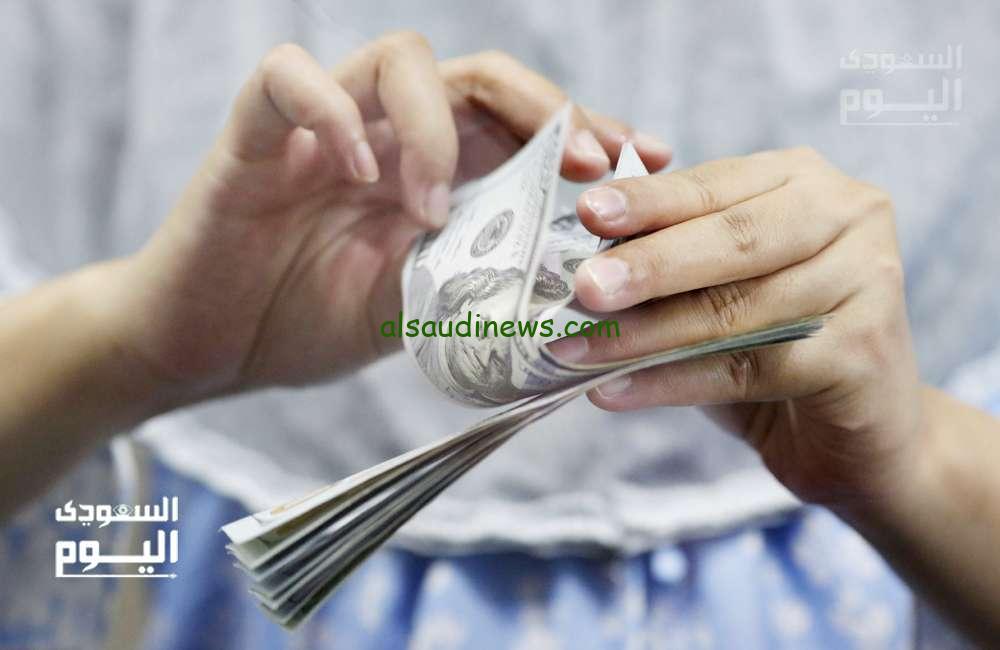 الدولار الأمريكي يتراجع نحو أدنى مستوى له خلال ثلاث سنوات
