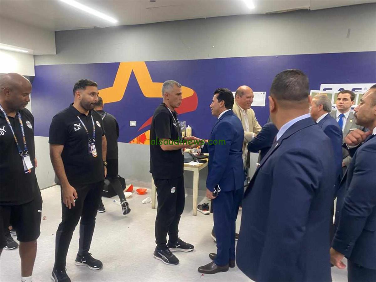 وزير الرياضة يهنئ منتخب الشباب بفوزه الكبير على جنوب إفريقيا