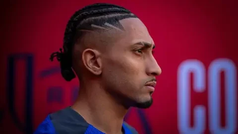 رافينيا يرد بشكل مفاجئ على عرض الهلال السعودي في صفقة الانتقال