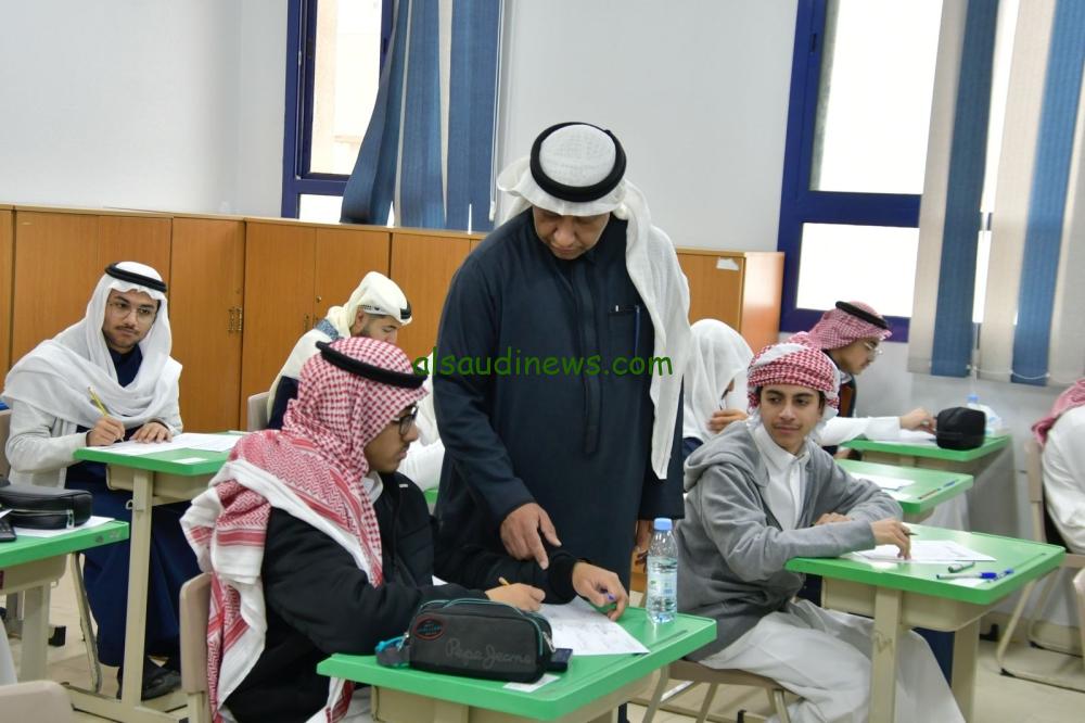 عقوبات الطلاب المعتدين على المعلمين: حسم 15 درجة، النقل، والانتساب