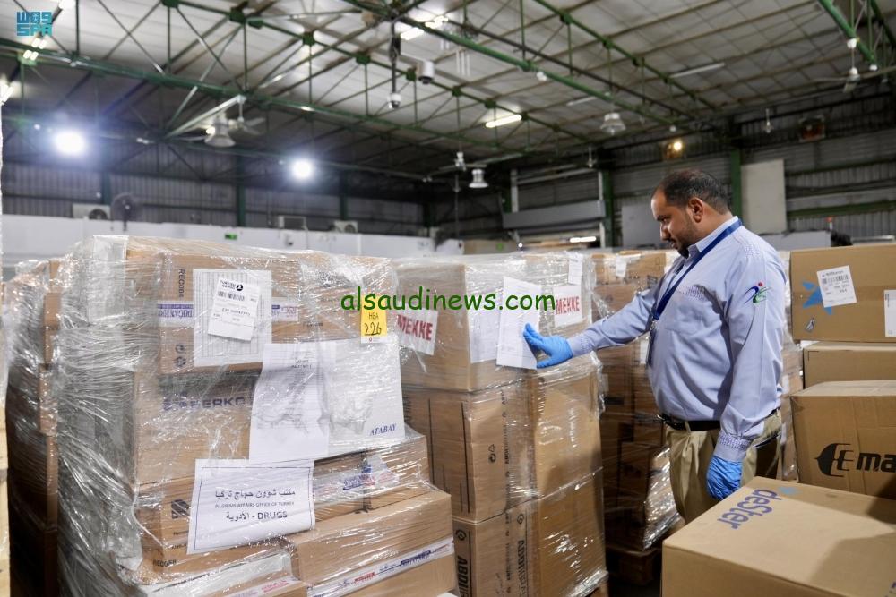 إنهاء إجراءات فسح أول شحنة طبية للحجاج: 44 طنًا من الأدوية جاهزة للاستخدام