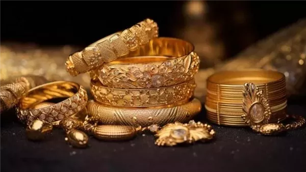 تحديث أسعار الذهب اليوم الأحد 27 أبريل 2025: هبوط أسعار عيارات 24 و21 و18 في التعاملات الصباحية