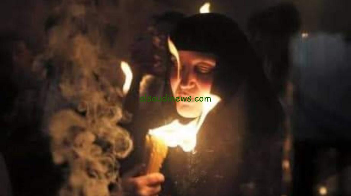 نور مقدس من قبر المسيح في سبت الفرح