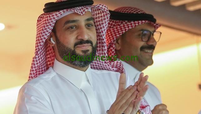 العيسى يشتري تذاكر جماهير الأهلي لمواجهة الهلال
