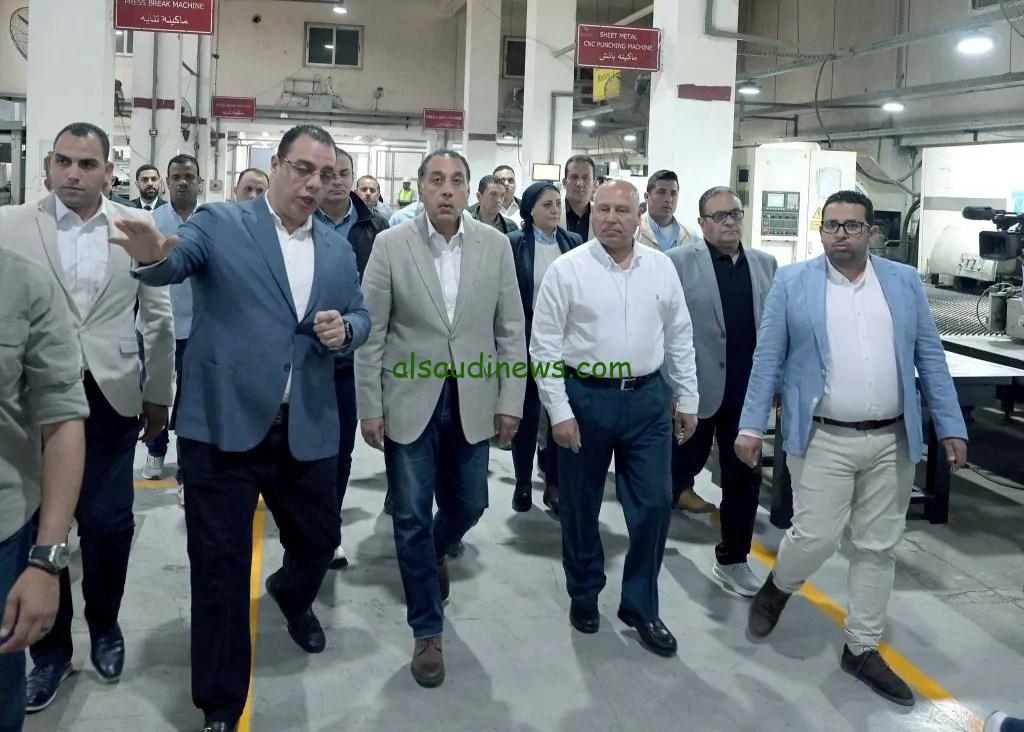 رئيس مجلس الوزراء يقوم بجولة تفقدية في مصانع شركة طيبة للصناعات المتطورة
