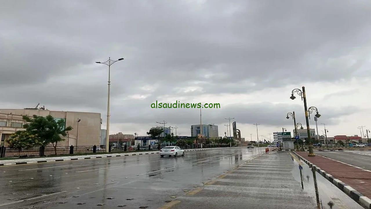 هطول أمطار متفاوت في مناطق المملكة وارتفاع كميات الأمطار في الأسياح