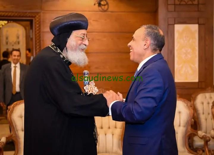 وزير الخارجية والهجرة يهنئ البابا تواضروس الثاني بعيد القيامة المجيد