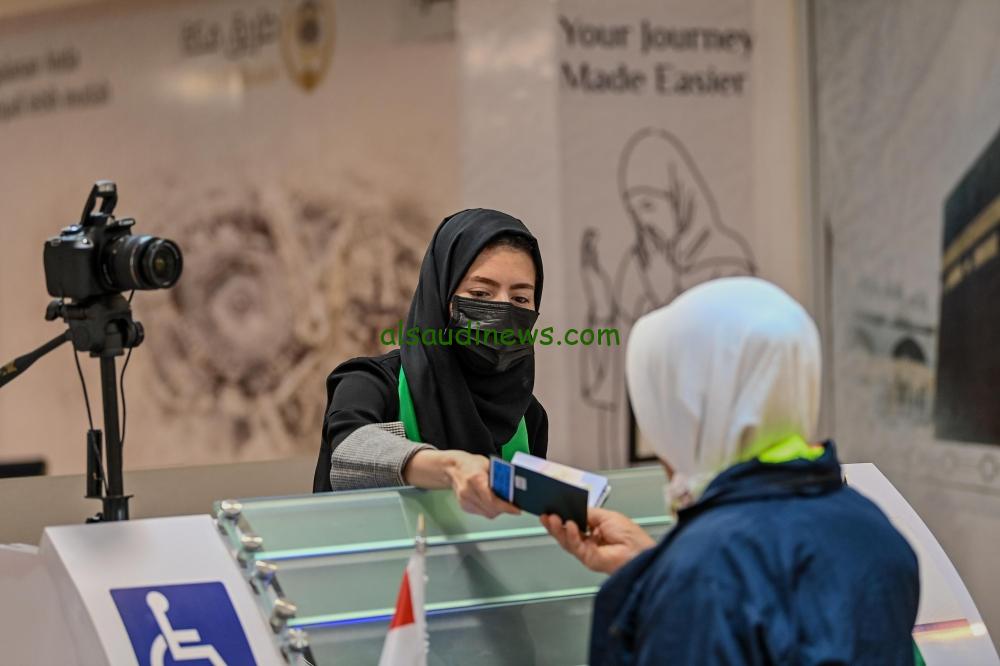 مبادرة طريق مكة تسهم في تسهيل إجراءات سفر الحجاج بمطار أديسومارمو في إندونيسيا