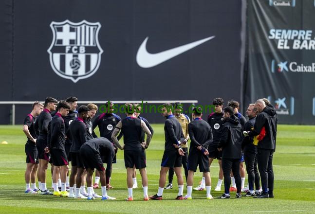 لاعب برشلونة يعود للتدريبات بعد غياب
