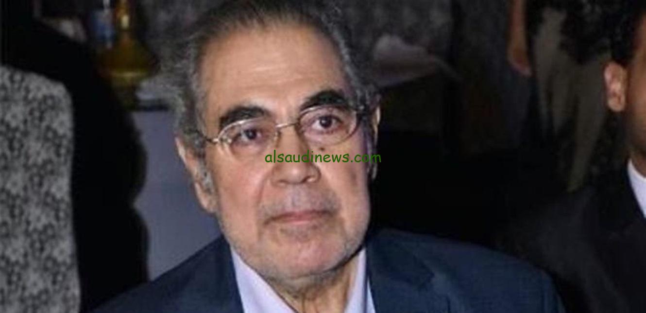 الفنان صبري عبد المنعم في العناية المركزة